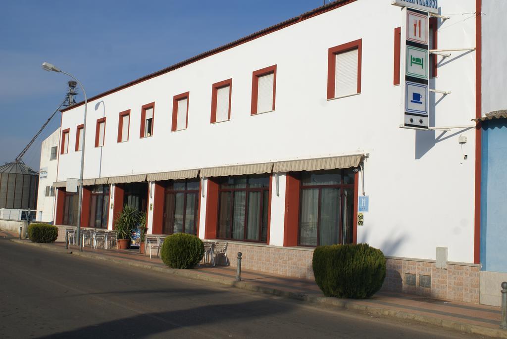 Valdelacalzada Hostal Velasco מראה חיצוני תמונה